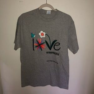 Grey Love #momlife t-shirt with Flowers and Bird